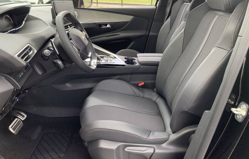 PEUGEOT 3008 GT BOITE AUTO ESSENCE NEUF DISPO A VENDRE A  VITROLLES