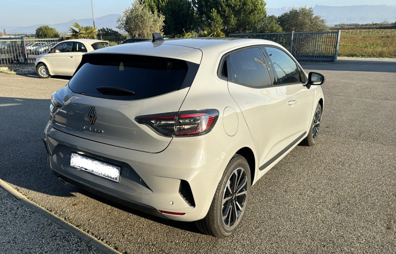RENAULT CLIO 5 NEUVE BOITE AUTO ESSENCE DISPO A VENDRE A PUYRICARD