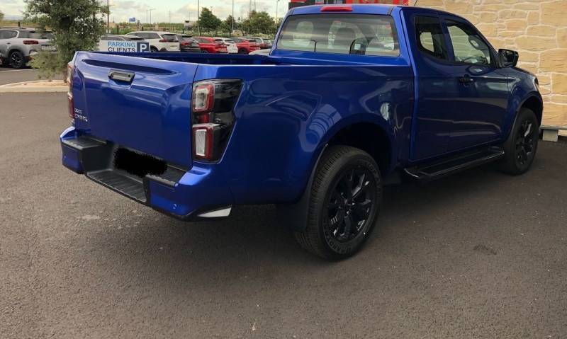 ISUZU D MAX DIESEL BOITE AUTO NEUF DISPO A VENDRE A  MANOSQUE