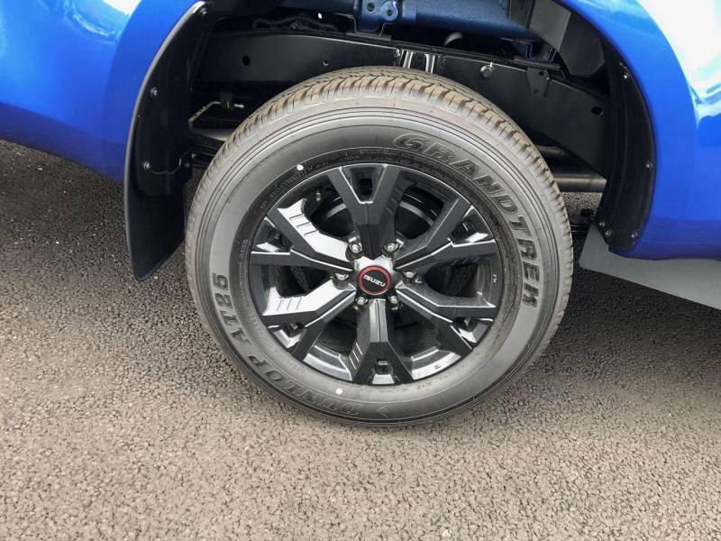 ISUZU D MAX DIESEL BOITE AUTO NEUF DISPO A VENDRE A  PERTUIS