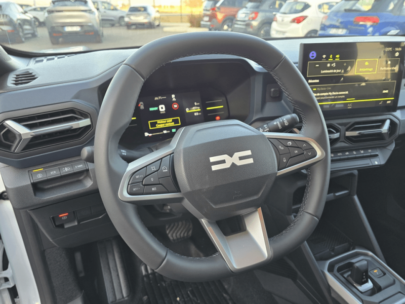 DACIA DUSTER 2025 HYBRIDE 140CV NEUF DISPO A VENDRE A EGUILLES