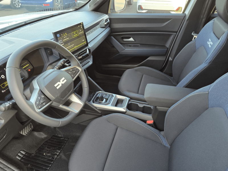 DACIA DUSTER 2025 HYBRIDE 140CV NEUF DISPO A VENDRE A SAINT MAXIMIN LA SAINTE BAUME