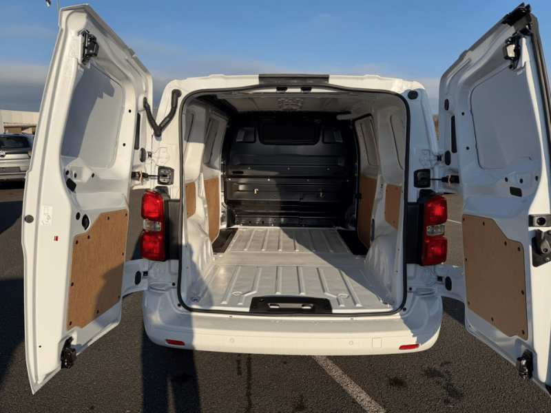 peugeot expert fg b-hdi 180cv boite auto 3 place neuf dispo a vendre a saint maximin la sainte baume