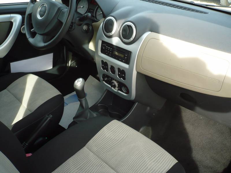 logan 7 places a vendre a toulon