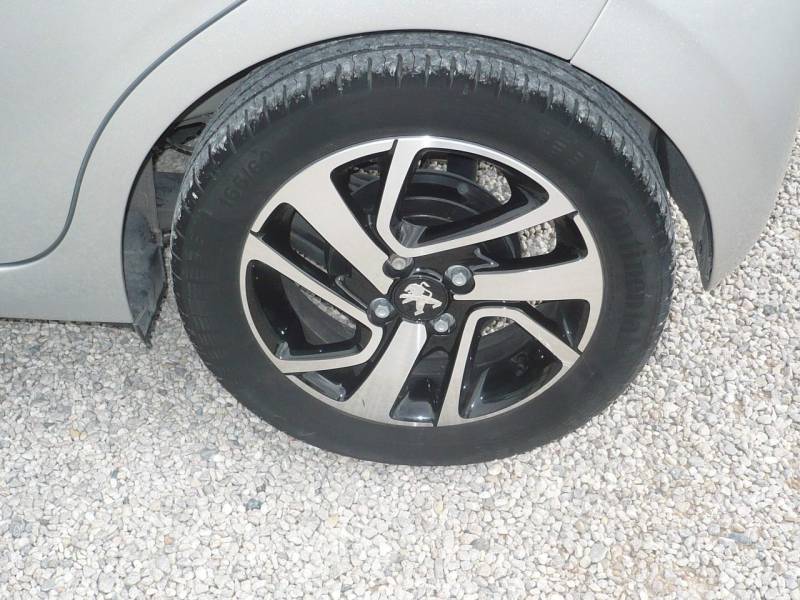 PEUGEOT 108 ESSENCE 82 CV  ALLURE FAIBLE KMS OCCASION A VENDRE A AIX LES PLATANES 