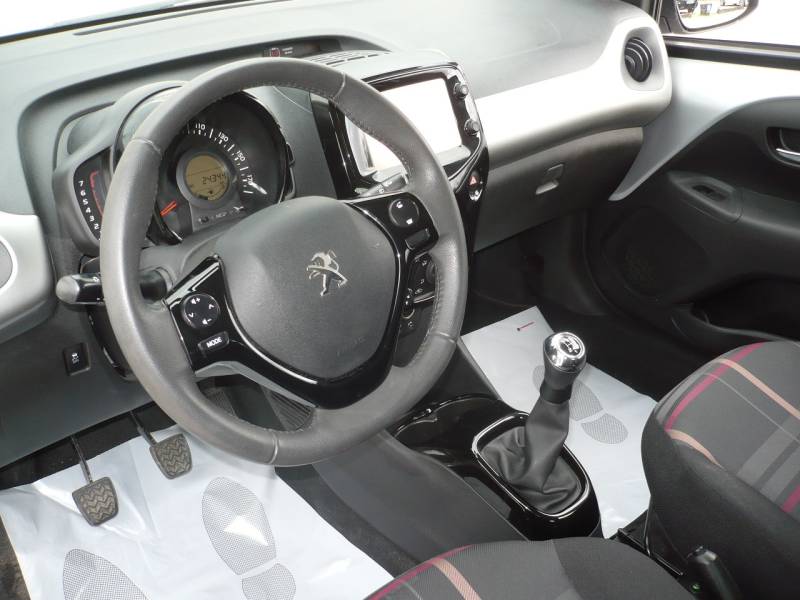 PEUGEOT 108 ESSENCE 82 CV  ALLURE FAIBLE KMS OCCASION A VENDRE A VITROLLES