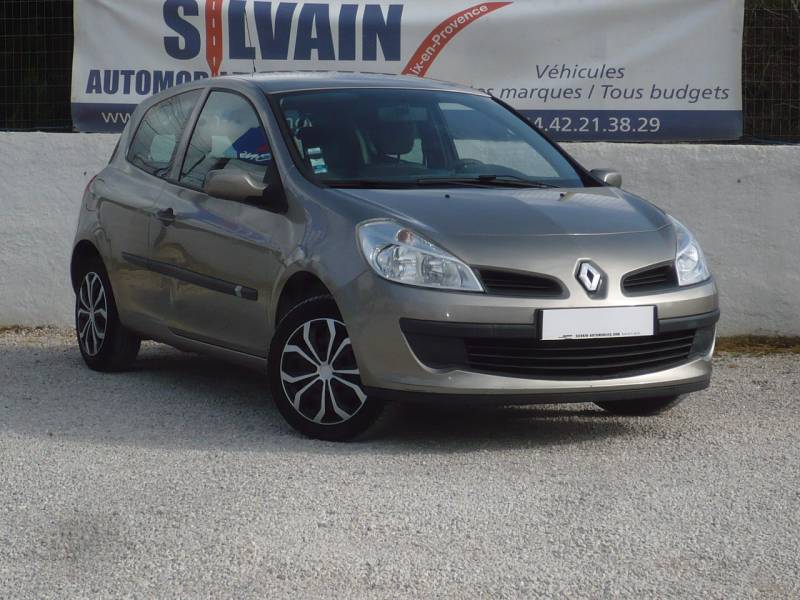 RENAULT CLIO III 1.2L ESSENCE BOITE AUTOMATIQUE OCCASION A VENDRE A AIX EN PROVENCE 
