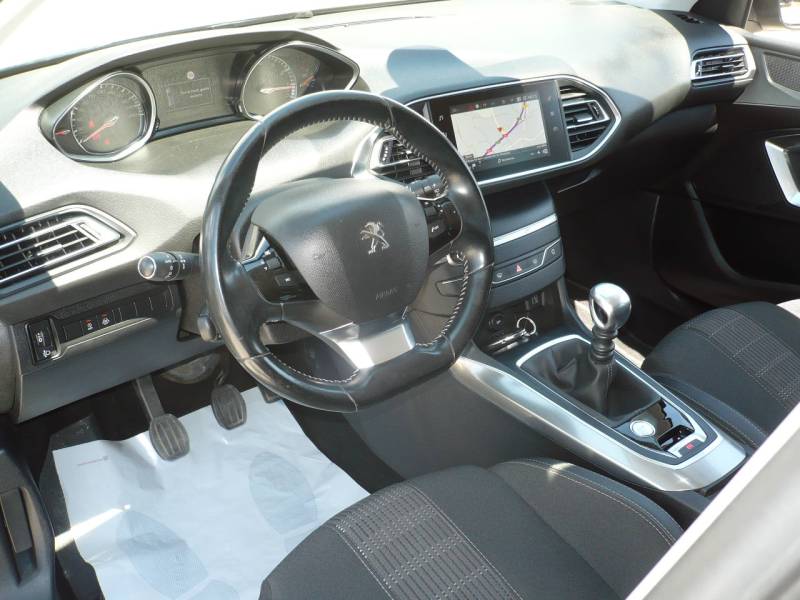 PEUGEOT 308 1.2L ESSENCE OCCASION PAS CHERE A VENDRE A PERTUIS