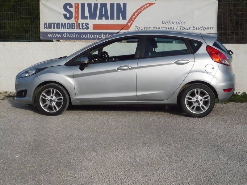 FORD FIESTA ESSENCE 5 PORTES FAIBLE KMS OCCASION A VENDRE A MANOSQUE 