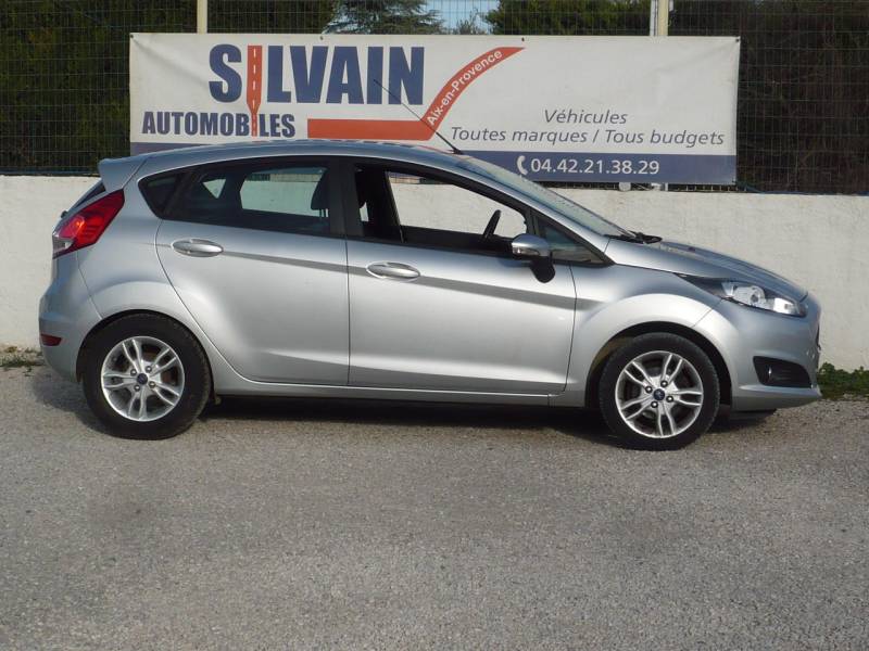 FORD FIESTA ESSENCE 5 PORTES FAIBLE KMS OCCASION A VENDRE A VENELLES