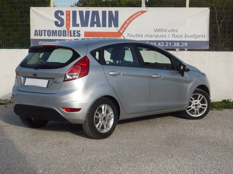 FORD FIESTA ESSENCE 5 PORTES FAIBLE KMS OCCASION A VENDRE A PERTUIS