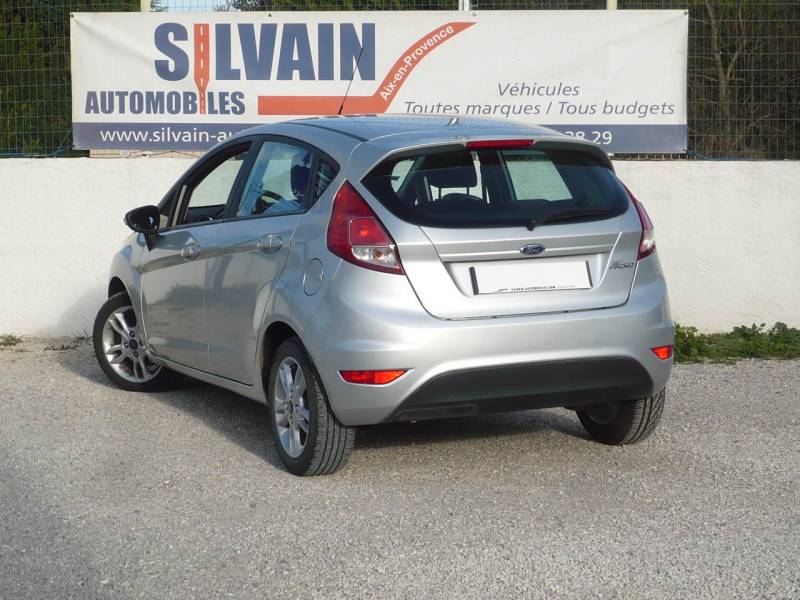 FORD FIESTA ESSENCE 5 PORTES FAIBLE KMS OCCASION A VENDRE A SAINT MAXIMIN LA SAINTE BAUME