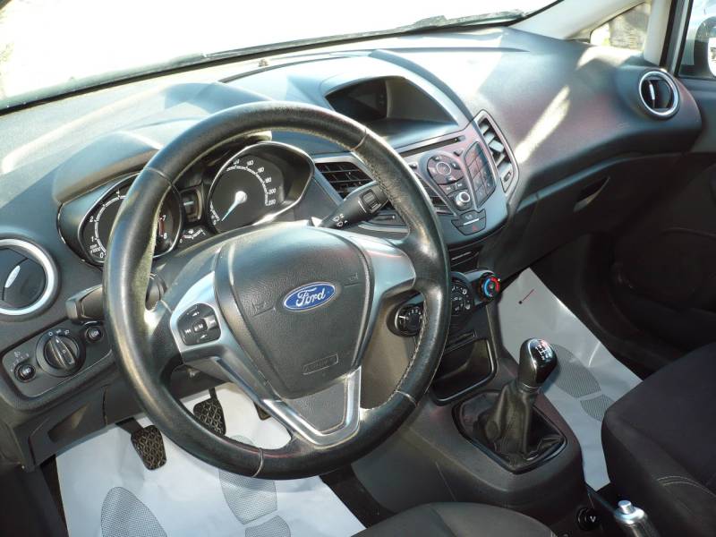 FORD FIESTA ESSENCE 5 PORTES FAIBLE KMS OCCASION A VENDRE A VITROLLES