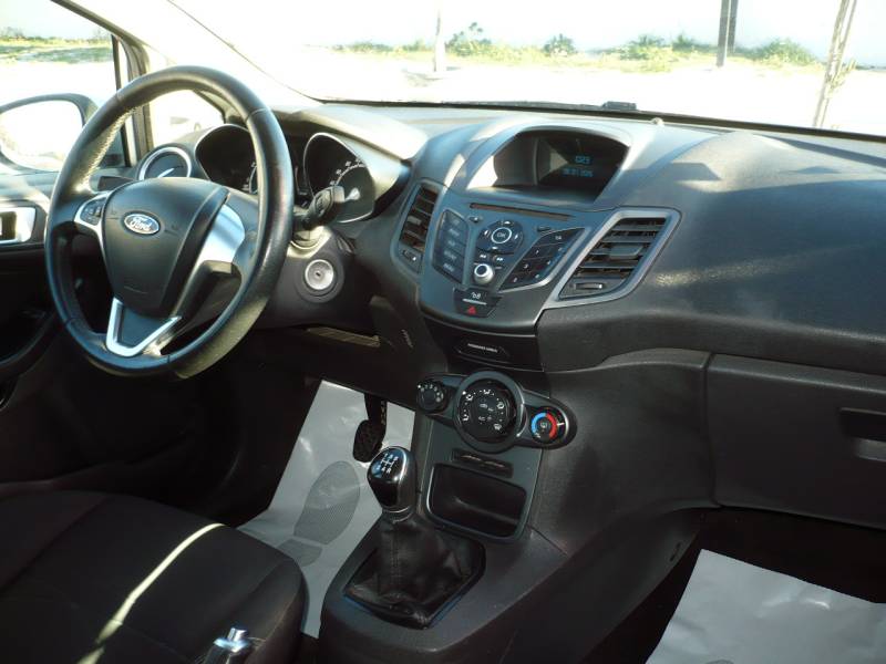 FORD FIESTA ESSENCE 5 PORTES FAIBLE KMS OCCASION A VENDRE A PUYRICARD