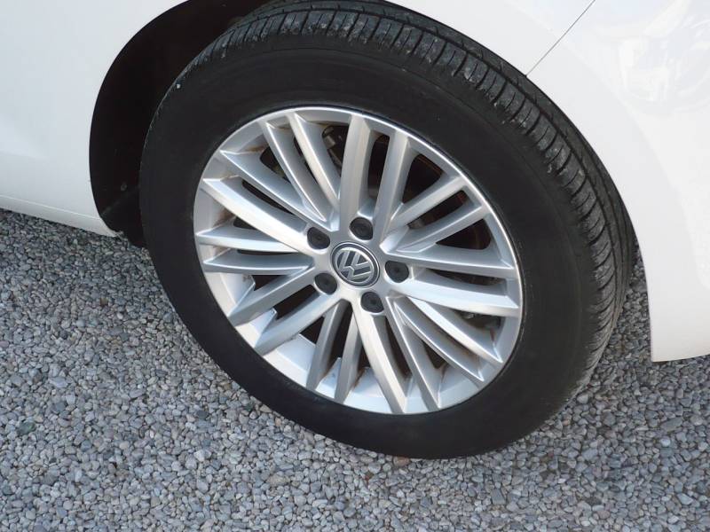 VOLKSWAGEN GOLF 7 ESSENCE TSI 105 CV OCCASION PAS CHERE A VENDRE A MARSEILLE PROVENCE AEROPORT