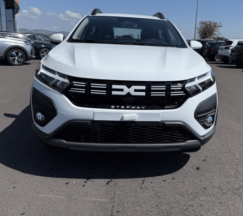 DACIA SANDERO NEUVE BOITE AUTO ESSENCE 90CV DISPO A AVENDRE A LE LUC 83