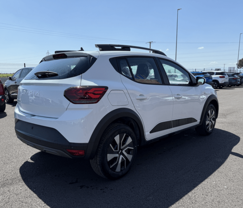 DACIA SANDERO NEUVE BOITE AUTO ESSENCE 90CV DISPO A AVENDRE A EGUILLES