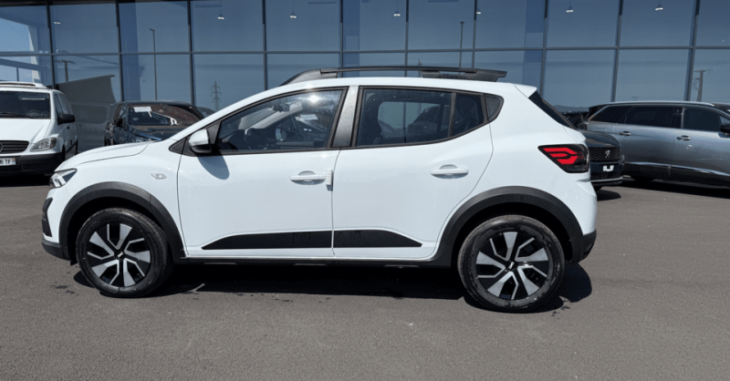 DACIA SANDERO NEUVE BOITE AUTO ESSENCE 90CV DISPO A AVENDRE A VITROLLES