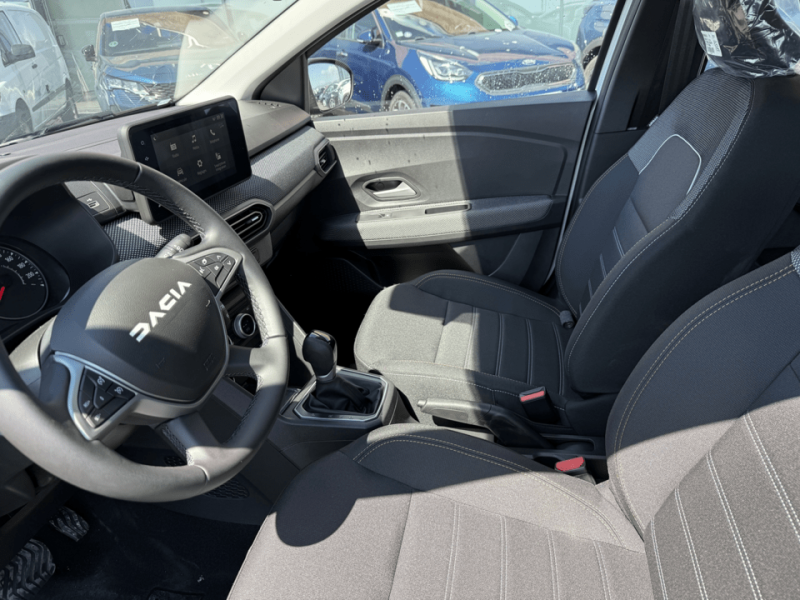 DACIA SANDERO NEUVE BOITE AUTO ESSENCE 90CV DISPO A AVENDRE A PUYRICARD