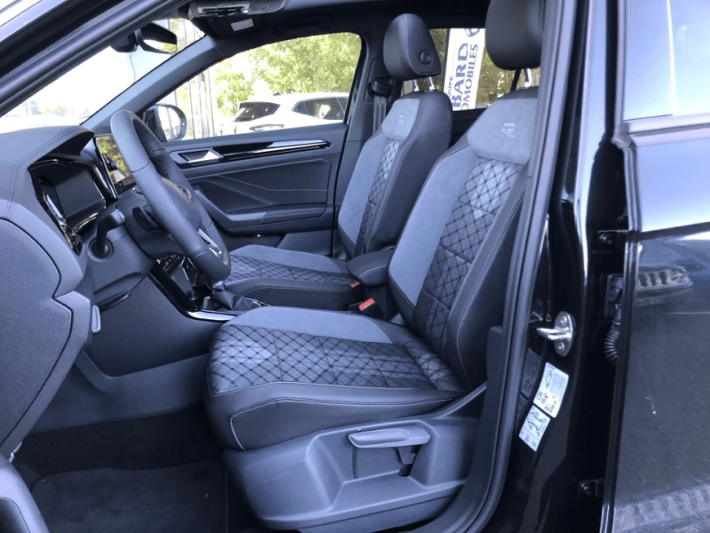 VOLKSWAGEN T ROC BVA DIESEL R-LINE NEUF A VENCRE A PUYRICARD
