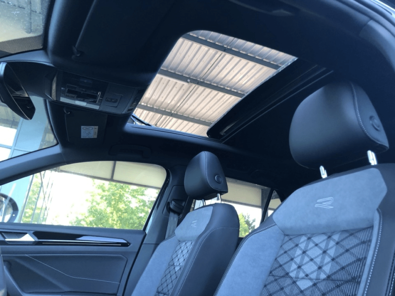 VOLKSWAGEN T ROC BVA DIESEL R-LINE NEUF A VENCRE A EGUILLES