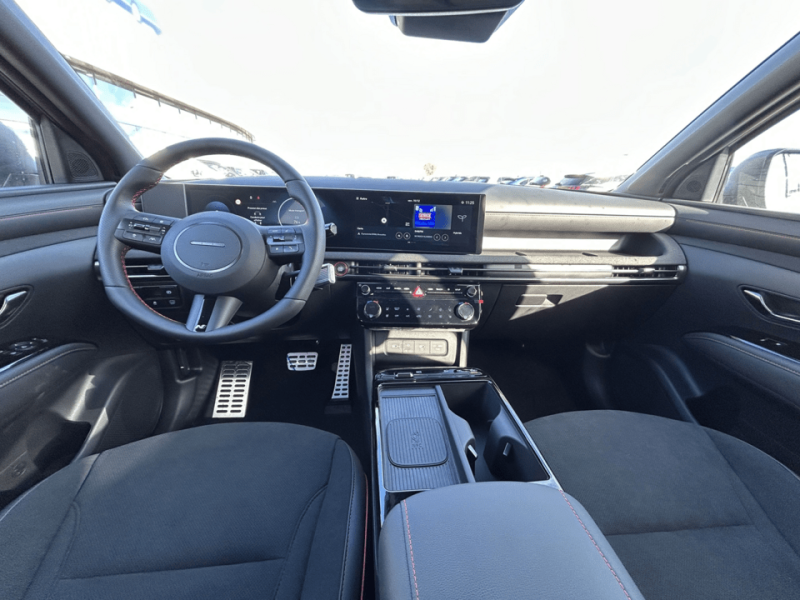 HYUNDAI TUCSON HYBRIDE NEUF DISPO A VENDRE A EGUILLES