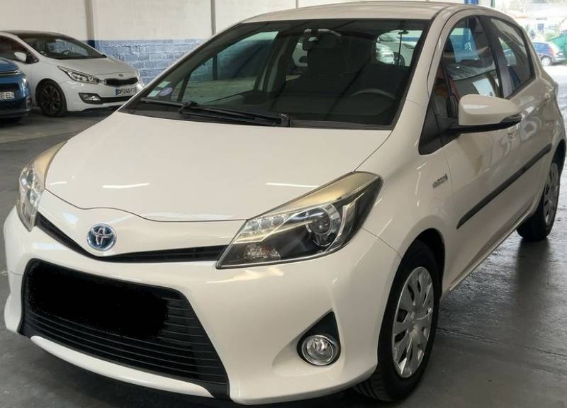 TOYOTA YARIS III. ESSENCE / HYBRIDE 100 CV  DYNAMIC BOITE AUTO