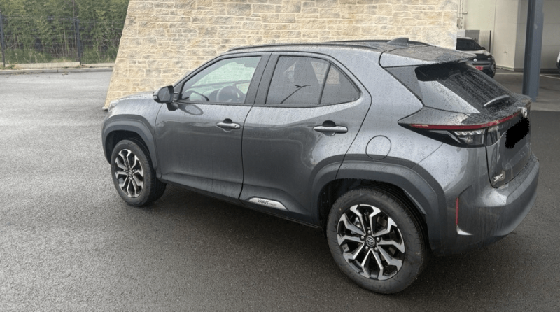 TOYOTA YARIS CROSS HYBRIDE 130 MY25 NEUVE DISPO A VENDRE A SALON DE PROVENCE 