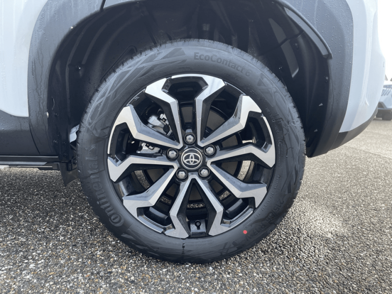 TOYOTA YARIS CROSS HYBRIDE 130 MY25 NEUVE DISPO A VENDRE A MARSEILLE PROVENCE AEROPORT