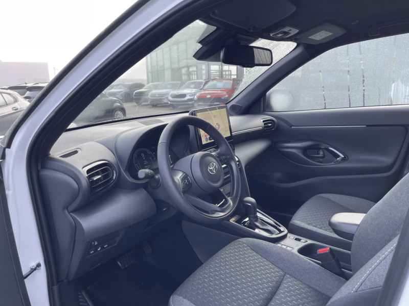 TOYOTA YARIS CROSS HYBRIDE 130 MY25 NEUVE DISPO A VENDRE A LE LUC 83