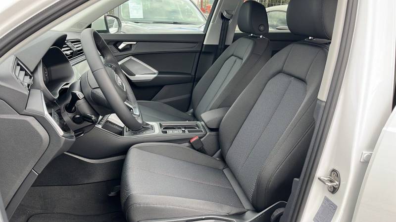 AUDI Q3 TDI S TRONIC NEUF DISPO A VENDRE A  EGUILLES