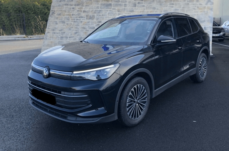 VOLKSWAGEN TIGUAN ESSENCE BVA NEUF A VENDRE  A VENELLES